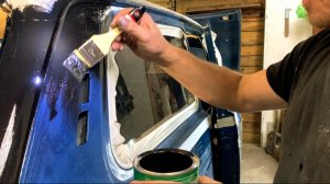 ВЗЯЛ,да и ПОКРАСИЛ МАШИНУ КИСТОЧКОЙ.