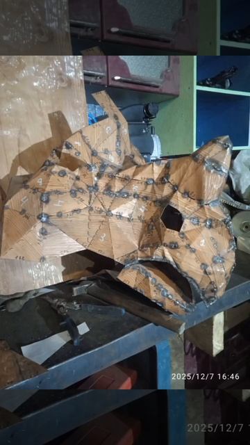 Полигональная скульптура динозавра