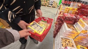 Чисто случайно. В Победу за покупками