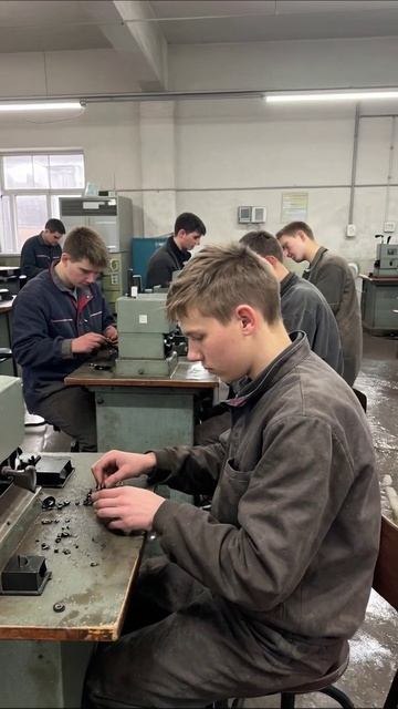 Забытые мечты молодежи: труд без надежды #труд #молодежь #будущее