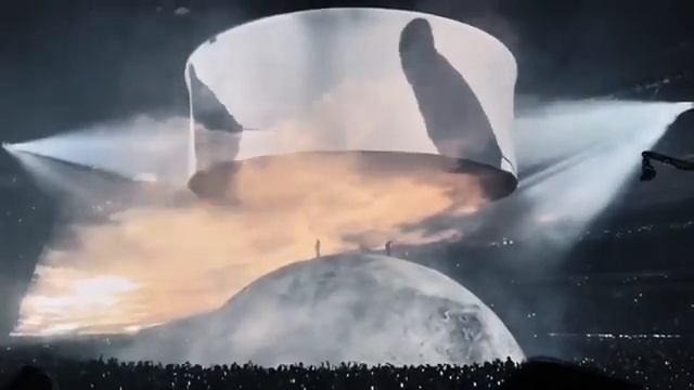 Kanye West - Silver Night (Full Performance)