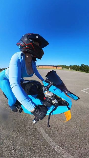 Катя Алмаз мото девушка на Дукати Ламборгини