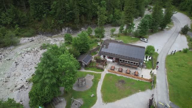 Ресторан в австрийском каньоне с полным автономным  электроснабжением на Victron Energy