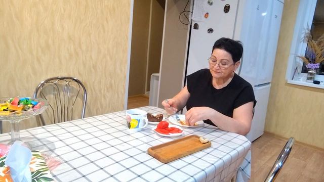 ЖИЗНЬ В СЕЛЕ:ПРИГОТОВИЛА ЗАВТРАК /РАЗДЕЛАЛА КУРИЦУ НА ФАРШ