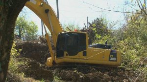 В Лазаревском районе Сочи восстанавливают оползневый участок на улице Изобильной