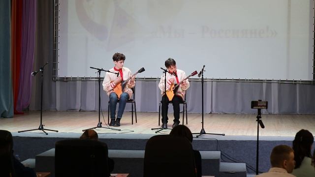 Дуэт ансамбля «Русские струны» (балалайка). «Калинка». Рук. Бондарь Ольга Сергеевна.