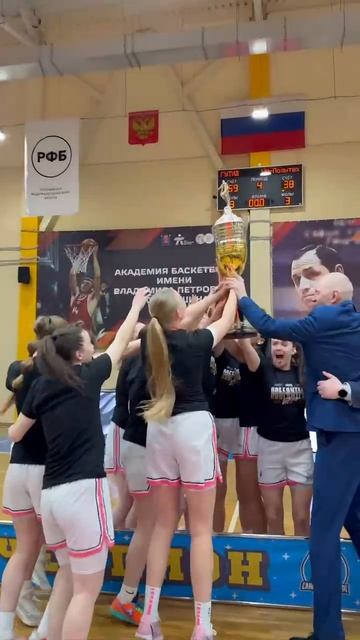 Женская баскетбольная сборная СПбГУПТД - чемпион лиги С. Я. Гельчинского