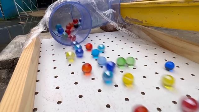 Залипательные шарики, видео для детей, залипательное видео.