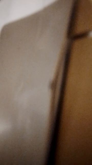 Сосед по коммуналке - опытный вандал! Умело портит наши вещи! Помогите уехать! Сб 5336690144598952