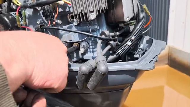 Арт 1900 Замер компрессии лодочного мотора Yamaha F25. 2008 год.