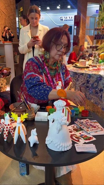 Живая энергия мастера и уникальные узоры — секрет дымковской игрушки на выставке ИННОПРОМ