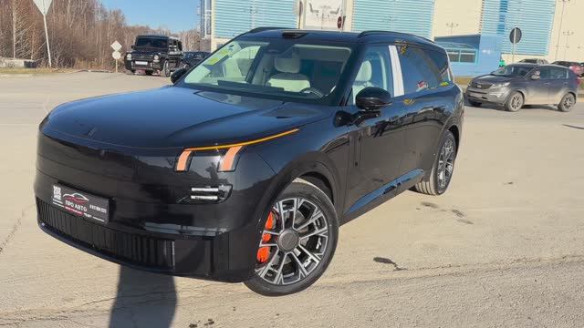 Видеообзор Lynk 900 Ultra 2.0, кузов черный, салон белый (светло-серый)