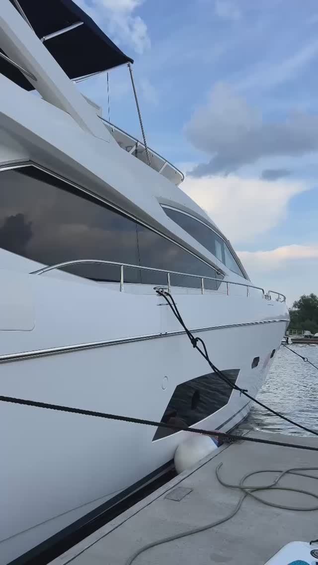 Видеообзор моторной яхты Sunseeker Manhattan 73