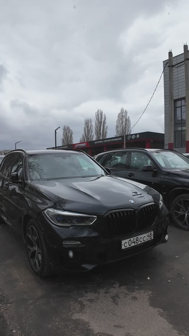 BMW X5 2020 черный на белом
