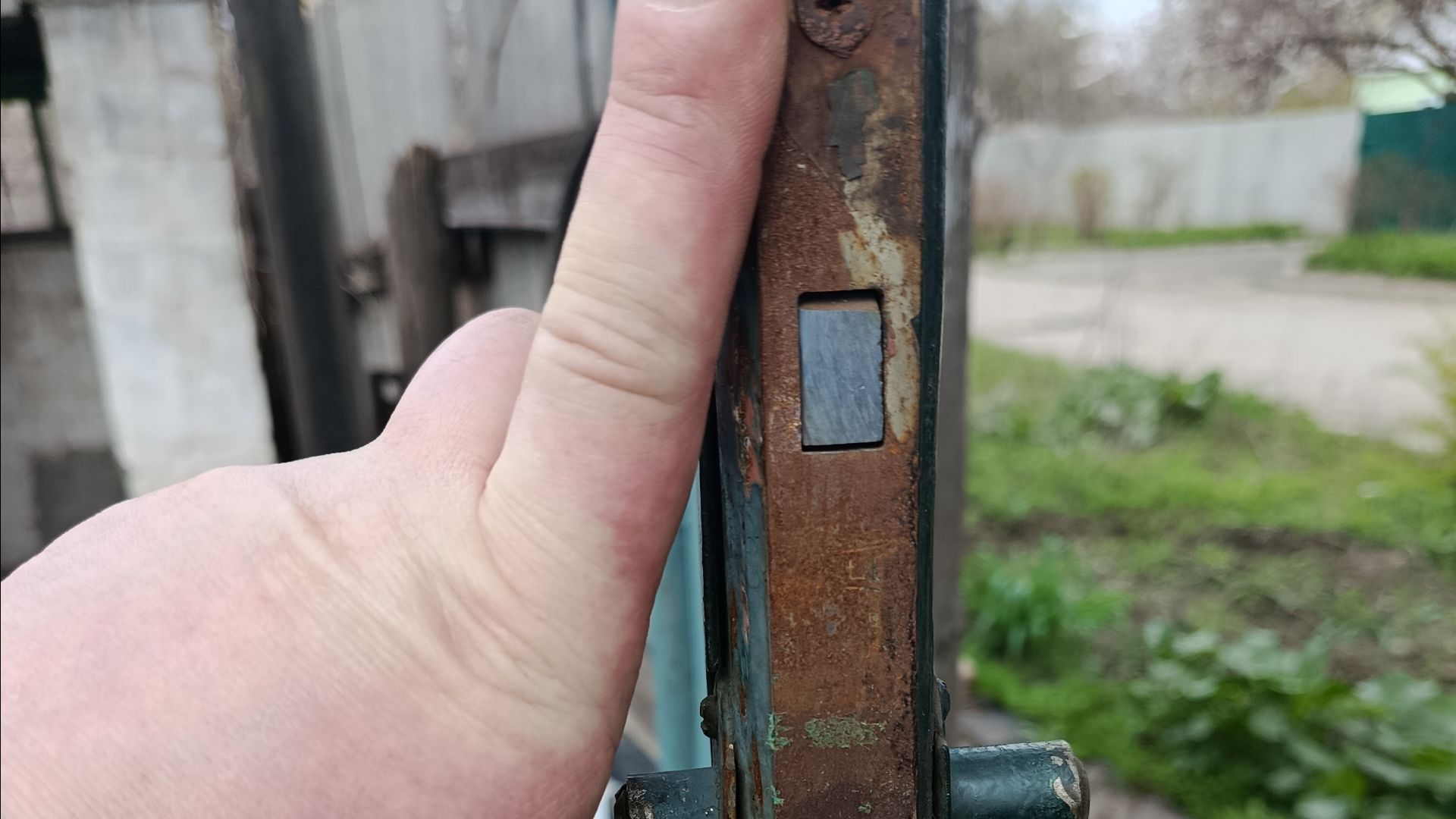 Установка  замка на калитку Енакиево. Ватутино. 2026