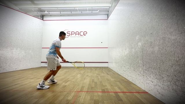 СКВОШ. Драйв в передней зоне справа