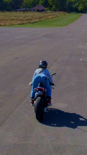 Катя Алмаз мото девушка на Дукати Ламборгини