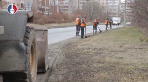 Дорожно-коммунальная служба продолжает наводить чистоту на улицах города