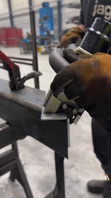 Станок для зачистки стыков под сварку