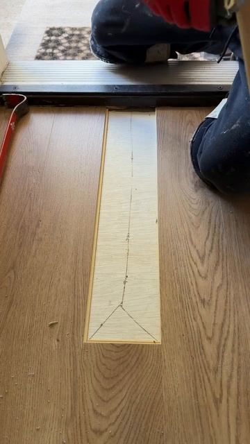 Меняем одну секцию паркета.

Лайфхак👌