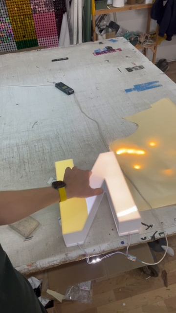 Согласование световых букв