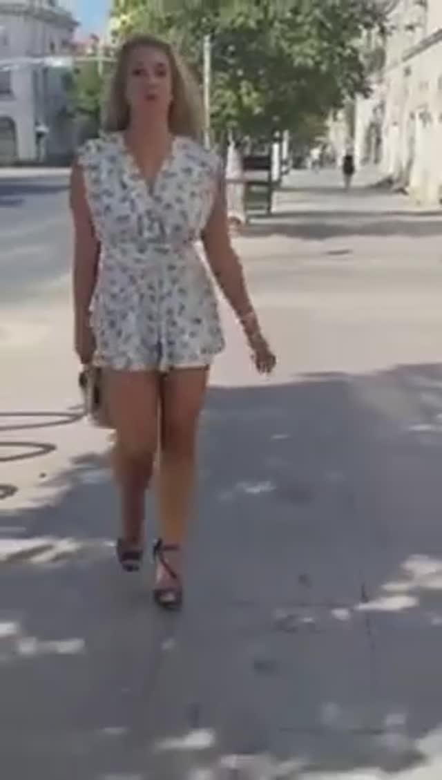 То ли девушка, а то ли виденье 🤗🫦 (shorts)