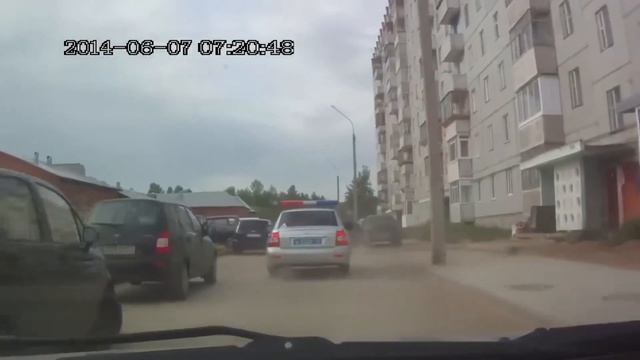 Черная ПРИОРА уходит от погони..Смотреть до конца.