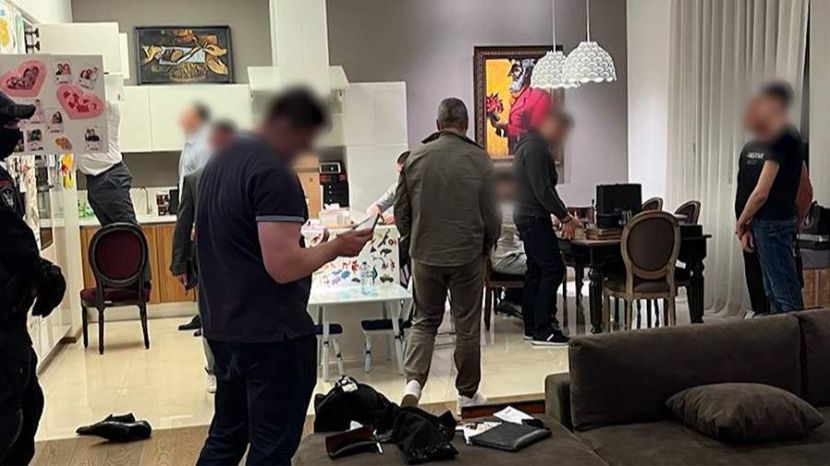 При обыске у Тайчера обнаружена крупная сумма денег в рублях и валюте