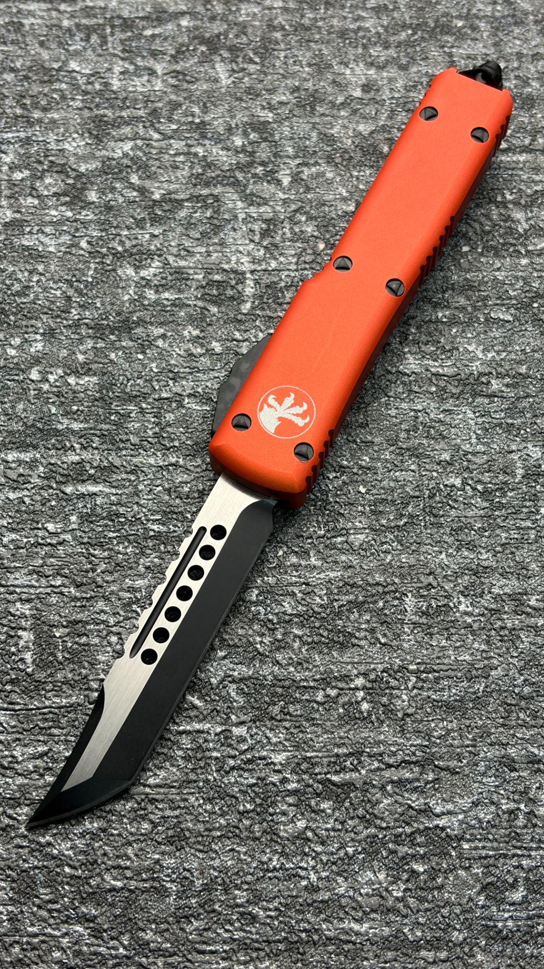 Нож автоматический складной фронтальный Microtech оранжевый Танто