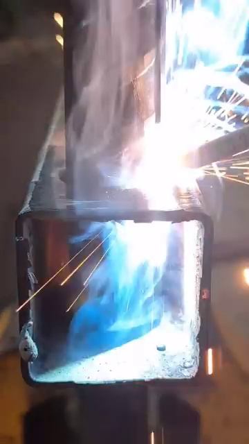 Привариваем арматуру 😉

Простой способ надёжно и аккуратно приварить