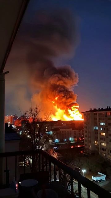 Горящий город: когда надежда уступает страху #пожар #апокалипсис #тишина