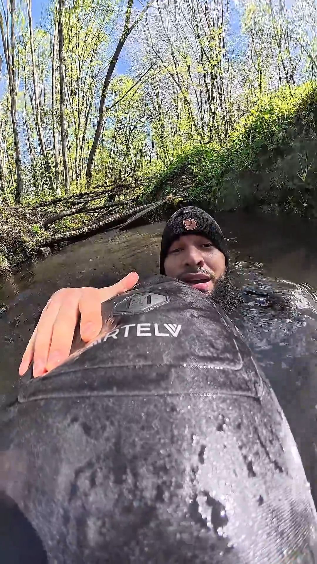 Упал в ледяную воду: как выжить