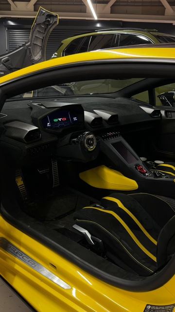 Изготавливаем внешний карбон для Lamborghini Huracan STO