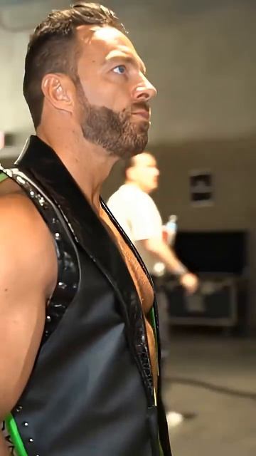 Here Comes LA Knight… YEAH!!!!!! #WrestleMania