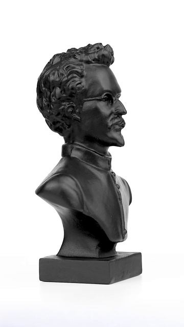 Бюст чугунный 