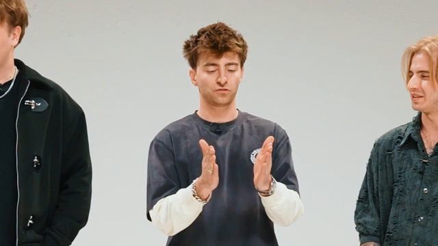 [Егорик]НЕЗНАКОМЦЫ РЕШАЮТ КТО ИЗ НАС САМЫЙ ТУПОЙ...!_720p