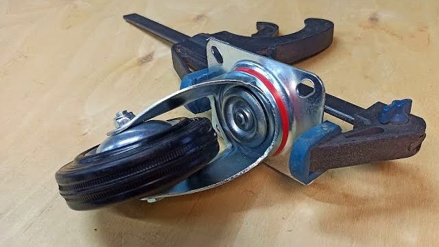 Мужичок из соседнего гаража удивил своей самаделкой