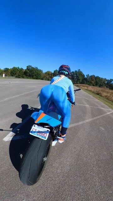 Катя Алмаз мото девушка на Дукати Ламборгини