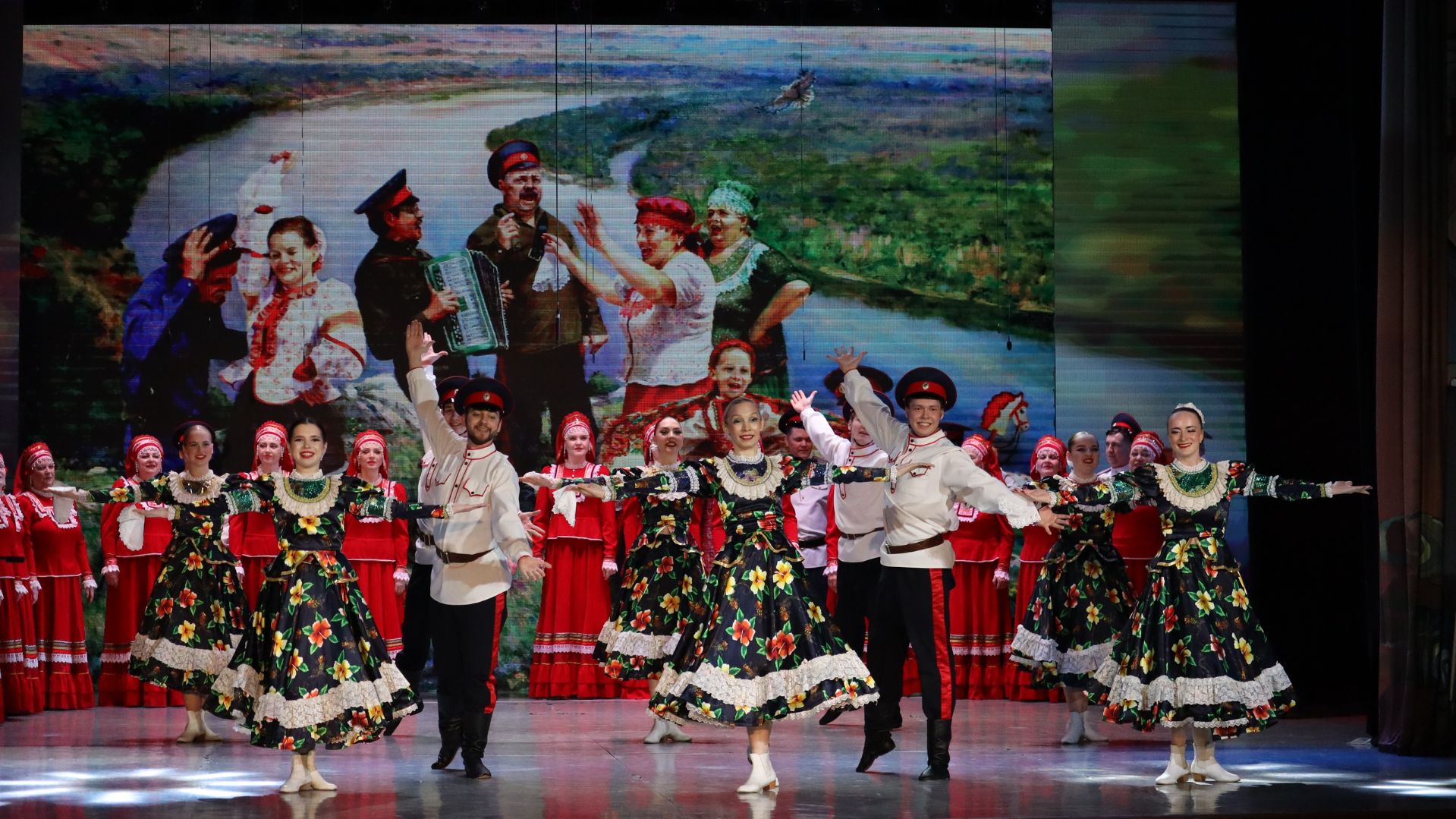 Отчетный концерт ансамбля песни и танца 