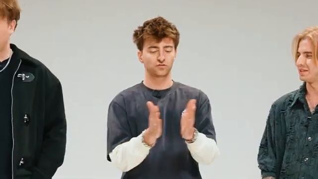 НЕЗНАКОМЦЫ РЕШАЕТ КТО ИЗ НАС САМЫЙ ТУПОЙ..!