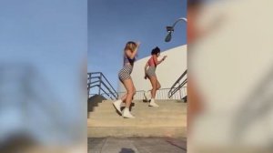 Танец шаффл от красивых девушек