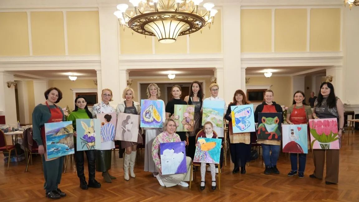 В Театре Российской Армии прошла встреча «Клуба своих» в формате арт-терапии