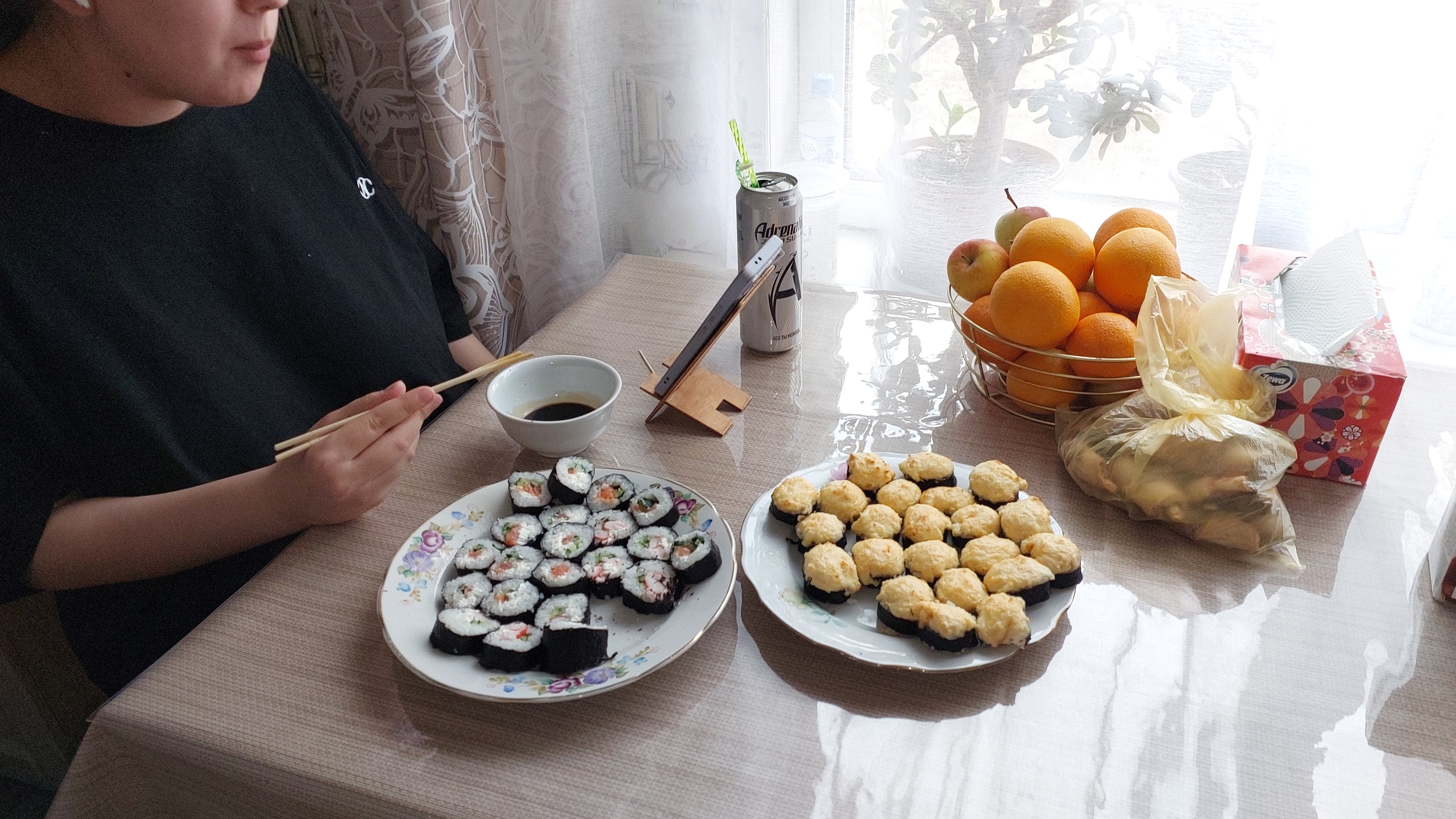 Сегодня выходной отдыхательный, Даша готовит роллы, я готовлю рыбку