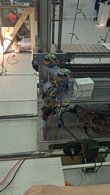 Тест подвижности наших манипуляторов для робота по сборке томатов в тепличных комплексах