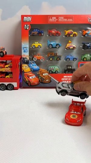 Маккуин меняет цвет 🌈 Распаковка машинки! 🤩