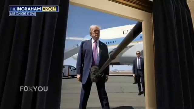 Дональд Трамп - прокомментировал фото с микрофоном