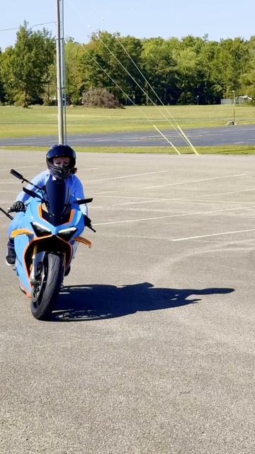 Катя Алмаз мото девушка на Дукати Ламборгини