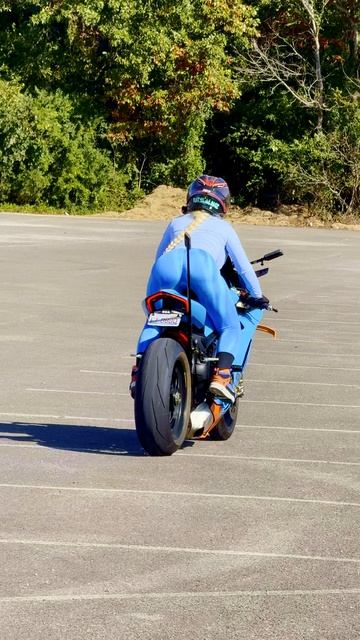 Катя Алмаз мото девушка на Дукати Ламборгини