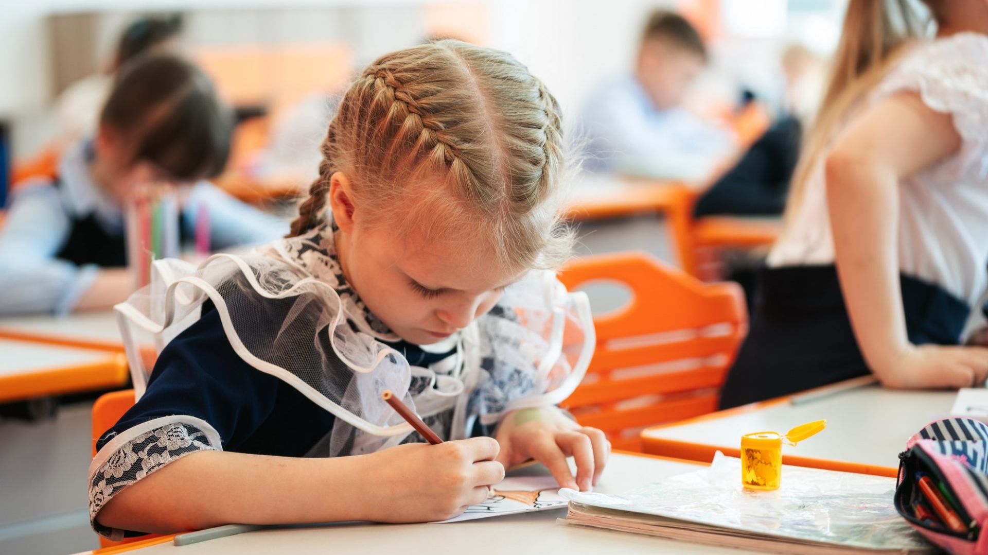 Ведущие утреннего эфира ОТРК «Югра» обсудили способности первоклассников