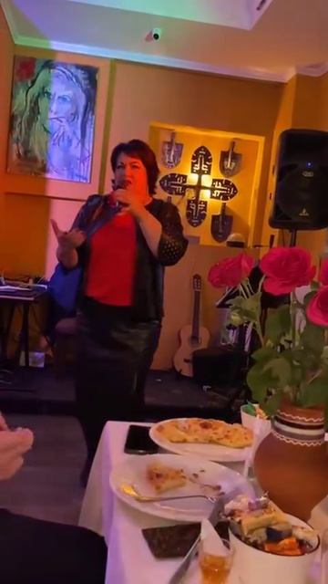 Раскачала, поет Засл.арт. России Валентина Фтоменко